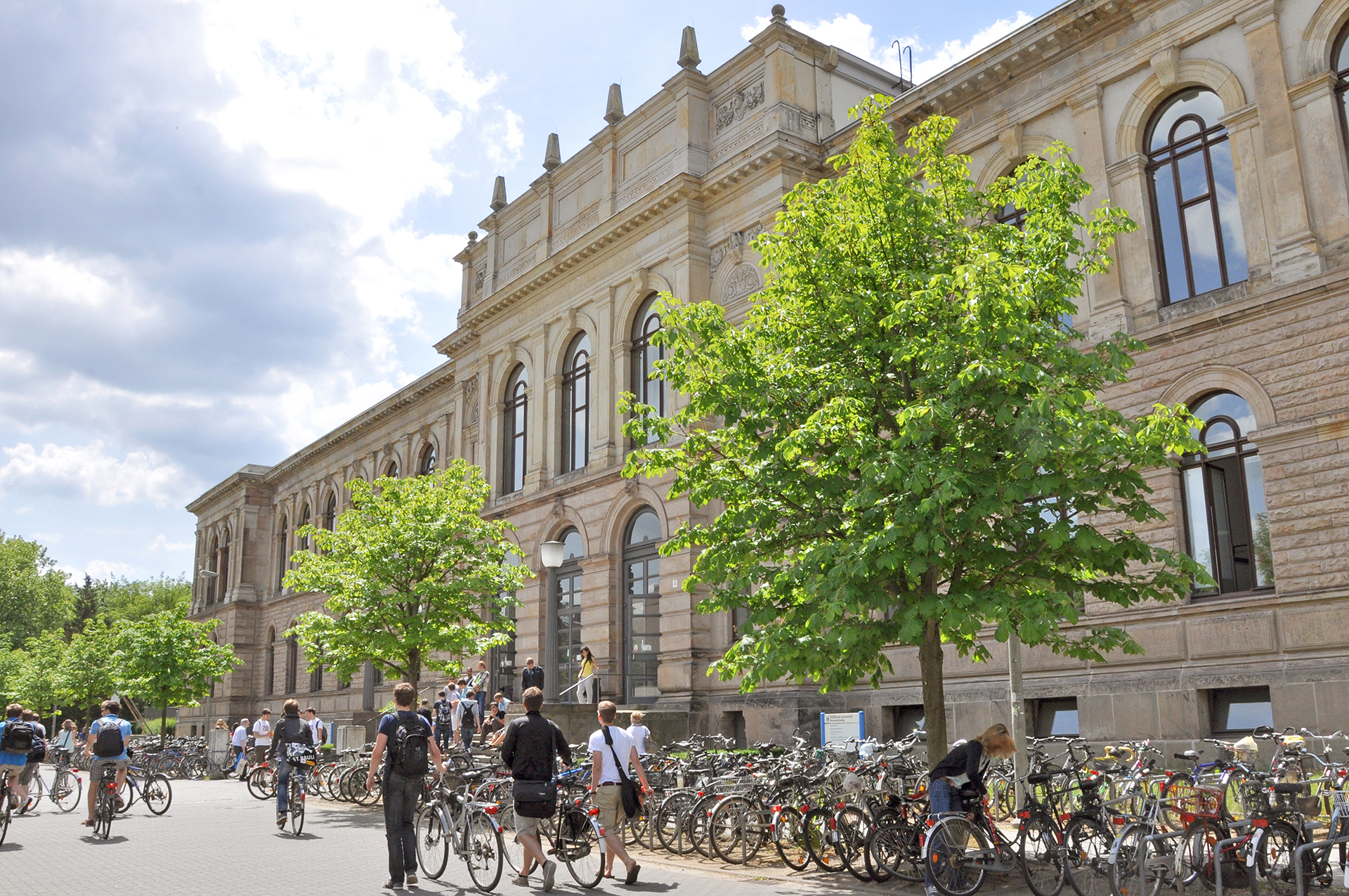 Whole view on the Altgebäude - the Historic Main Building