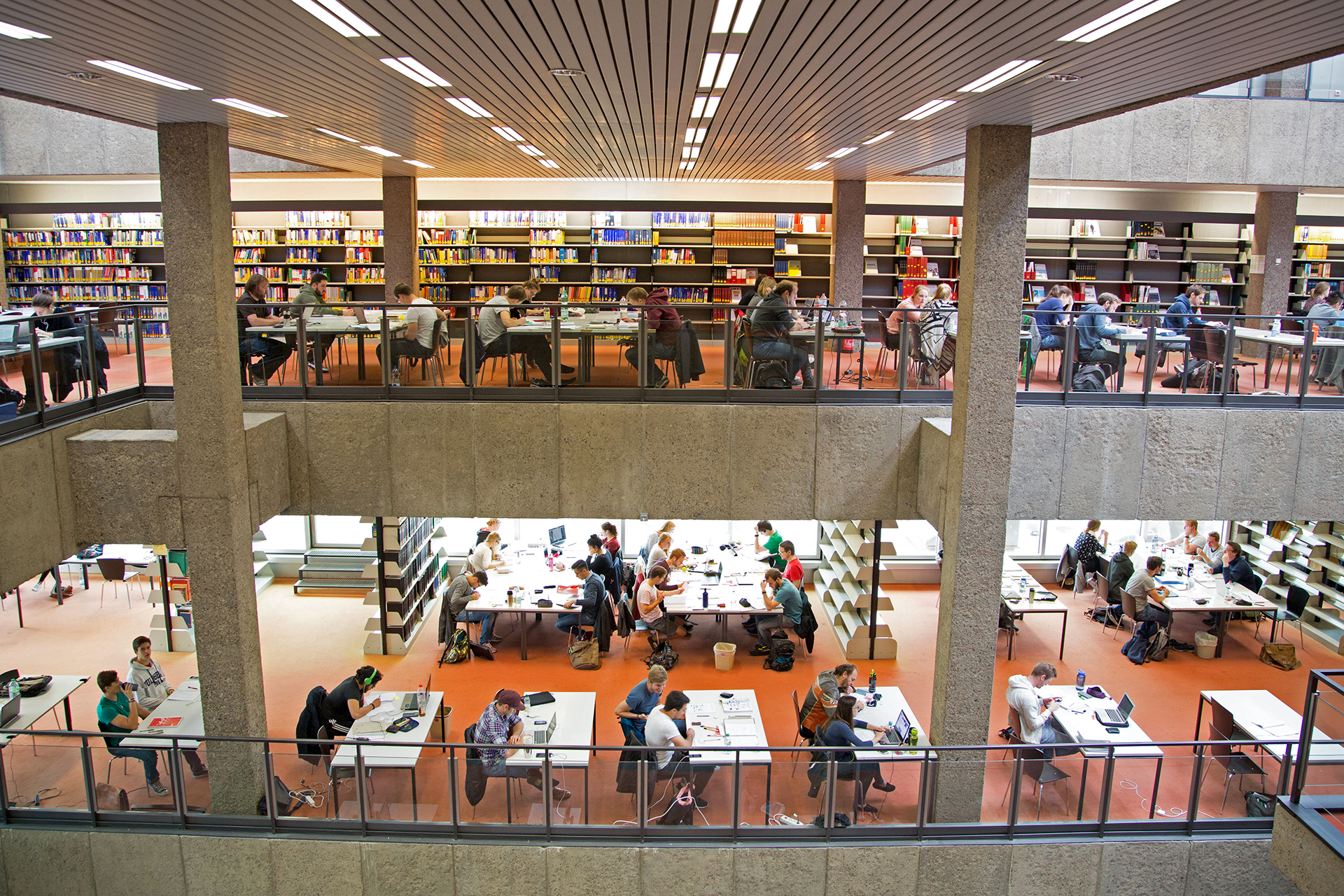 Blick in die Lesesäle der Universitätsbibliothek