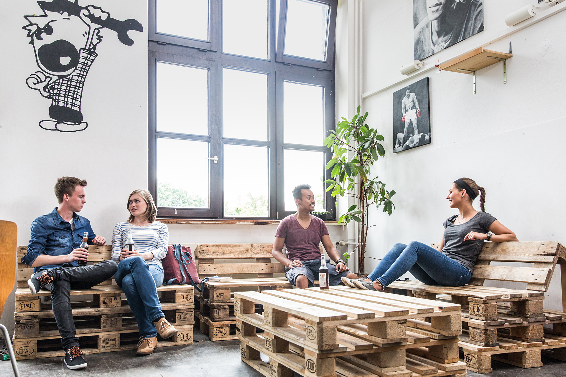 Studierende treffen sich im Carolo Campus Café C3