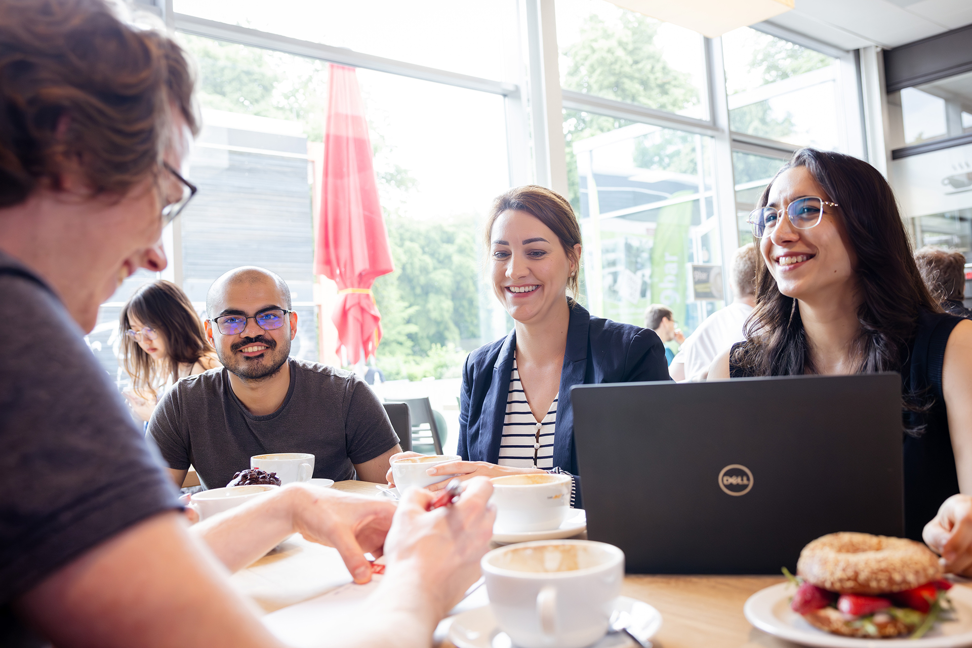 Kaffeepause in der 9bar des Studierendenwerks