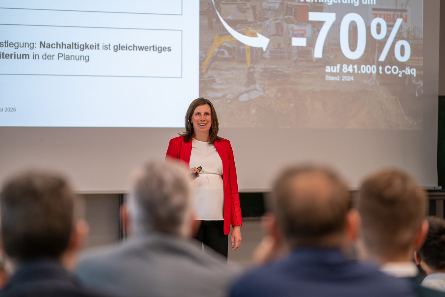 Zu sehen ist Referentin Merle-Schmidt-Brunn während ihres Vortrags.