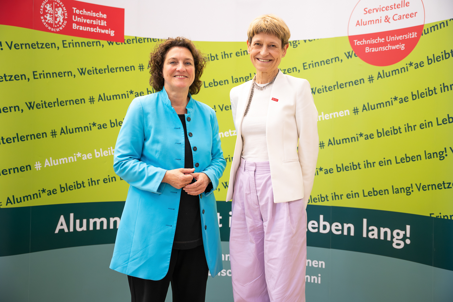 Dr. Carola Reimann, Vorstandsvorsitzende des AOK-Bundesverbands, und Universitätspräsidentin Prof. Dr. Angela Ittel