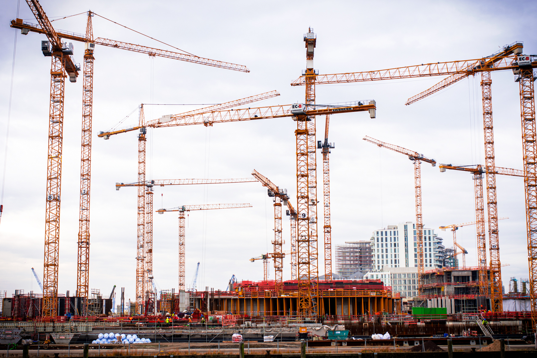 Baustelle mit Baukran