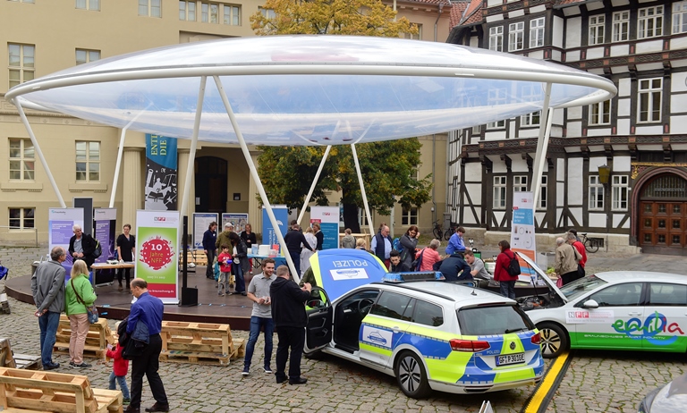 gemeinschaftliche Präsentation der Polizei Niedersachsen mit dem NFF auf dem Braunschweiger Burgplatz