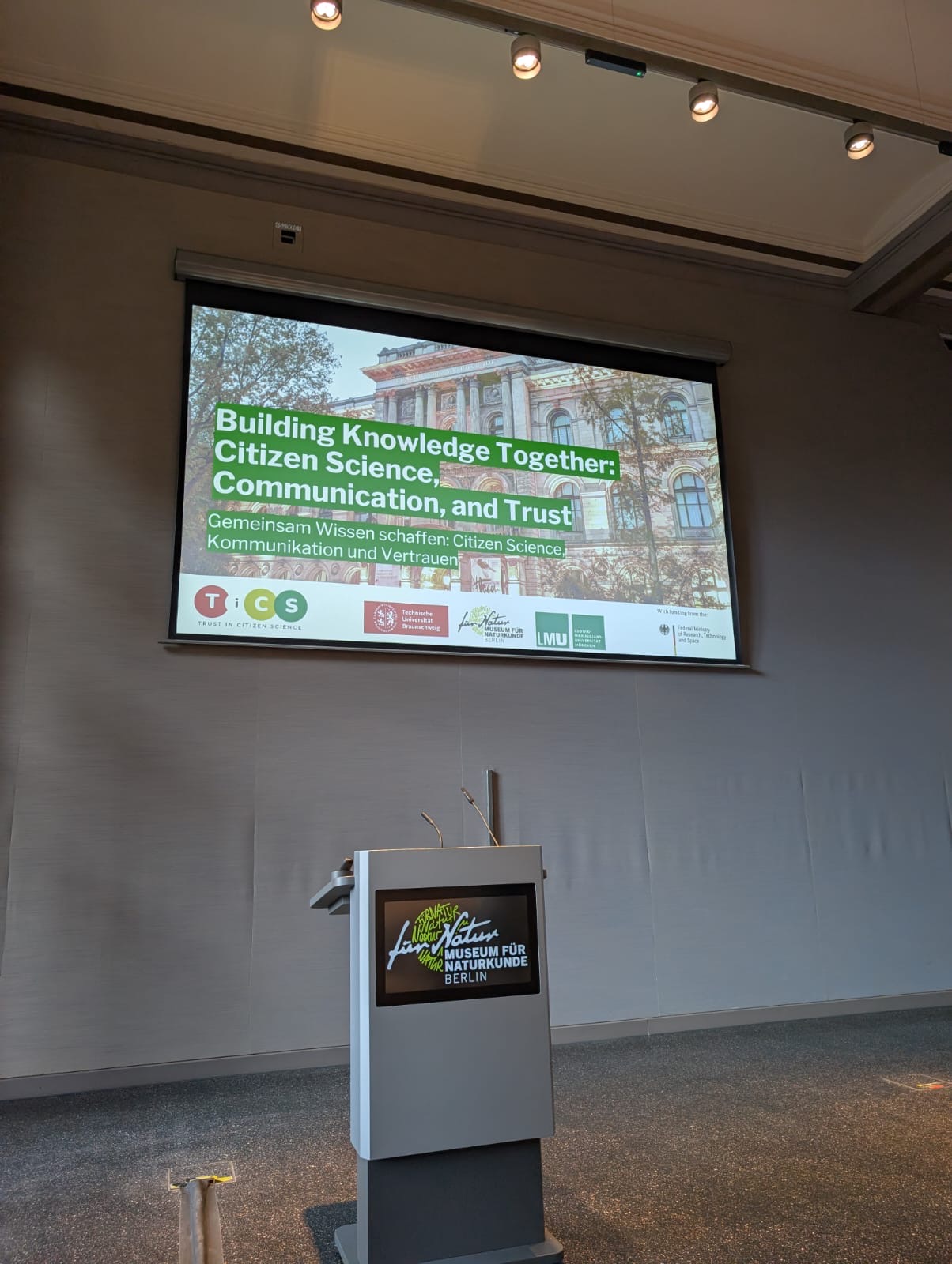 Symposium Building Knowledge Together - Welcome Slide