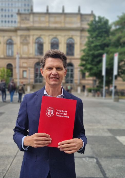 Prof. Dr. Sebastian Meyer