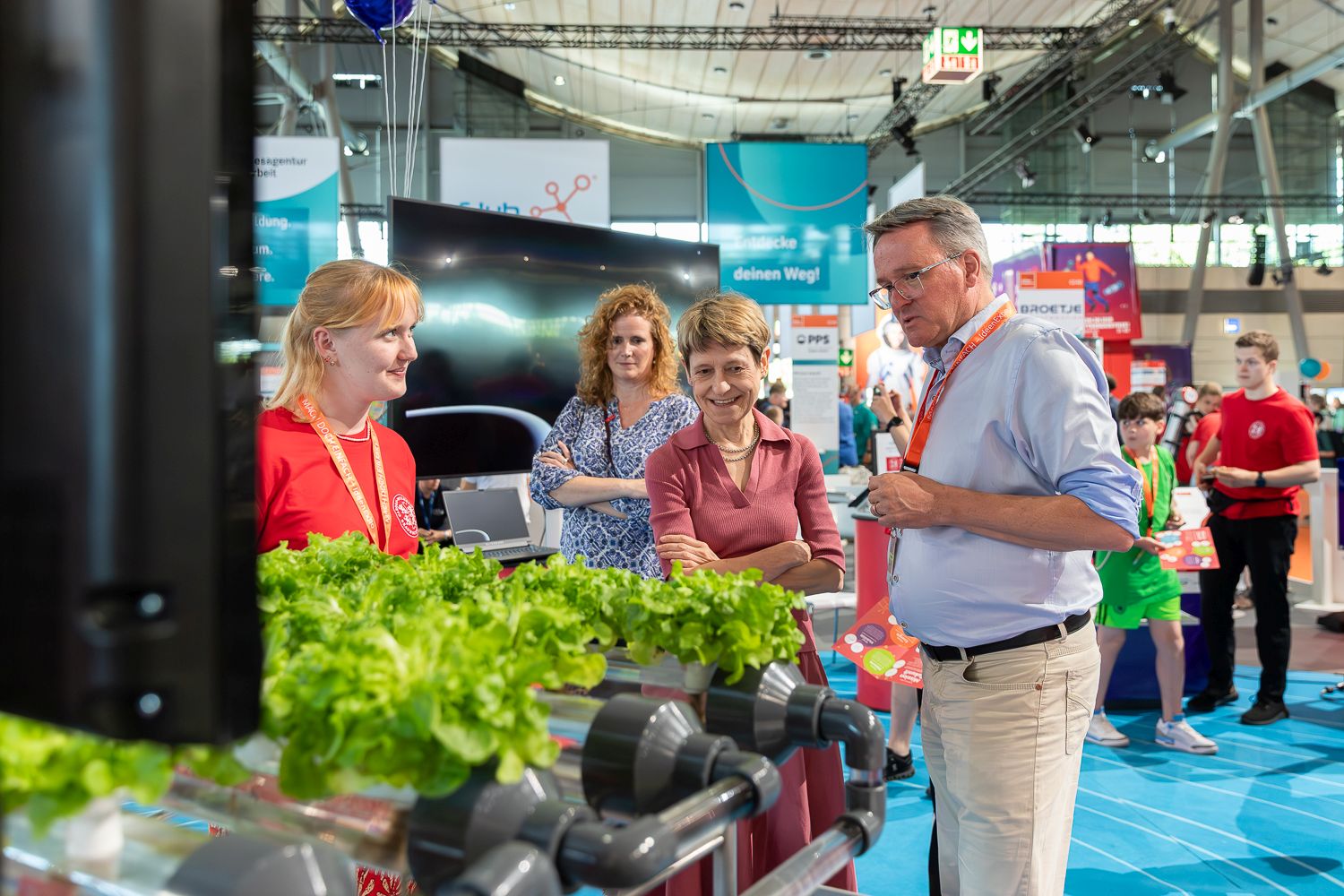 ISWW IdeenExpo mit Versuchsanlage Hypowave und Professor Dockhorn und Präsidentin der TUBS Frau Professorin Ittel