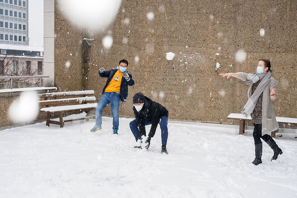 Foto einer Schneeballschlacht