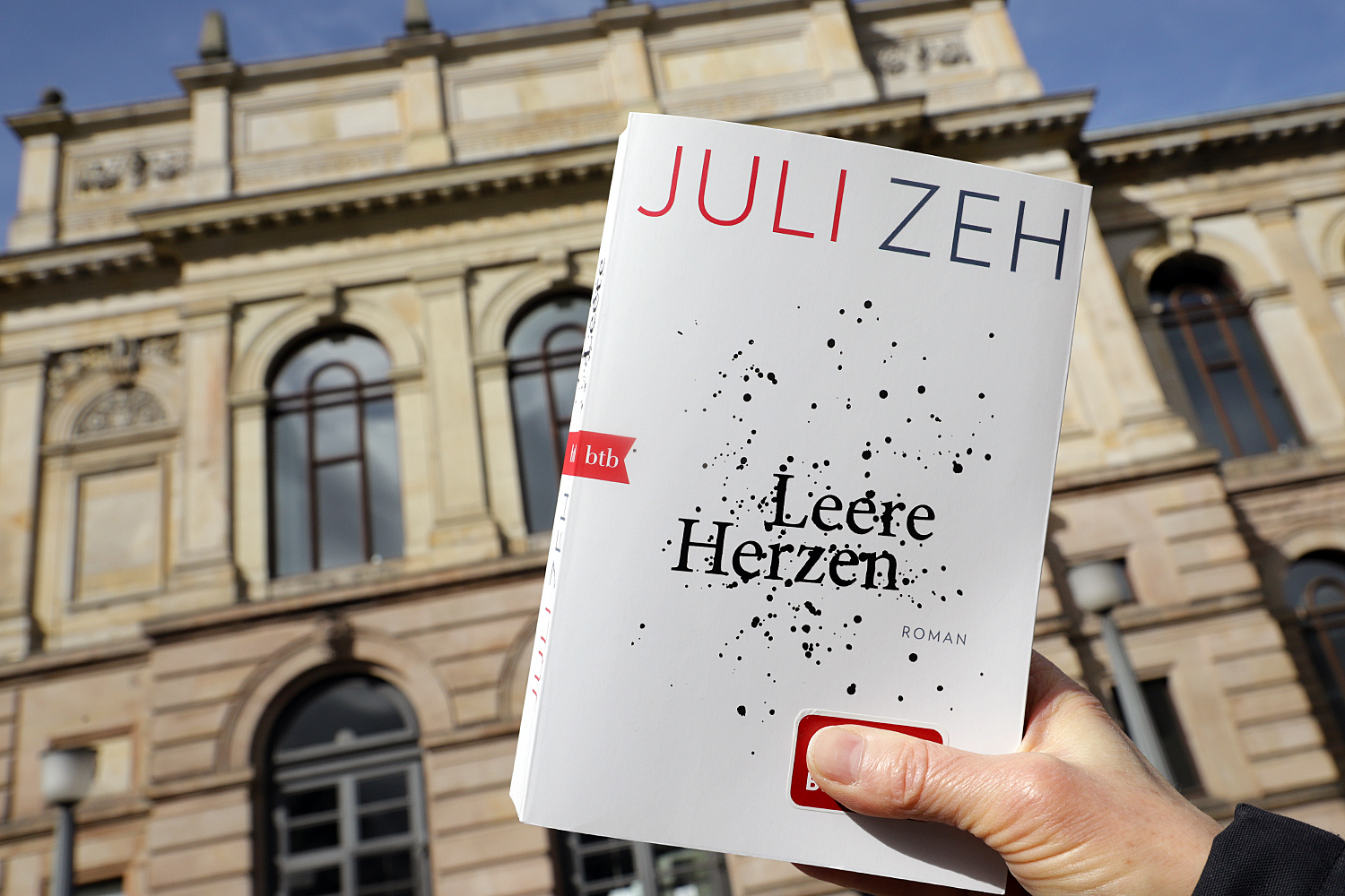 Eine Uni - Ein Buch - Leere Herzen