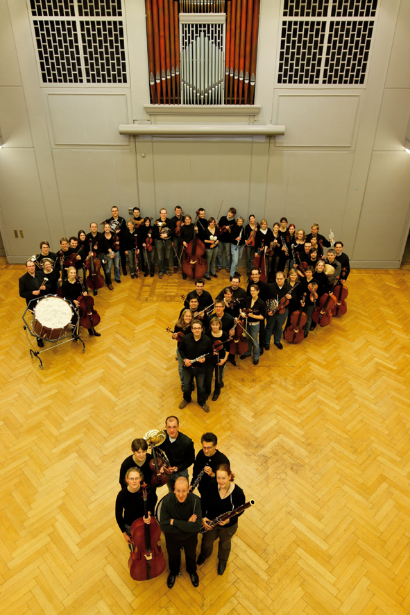 Pressefoto Fragezeichen Uniorchester 2008 (klein)