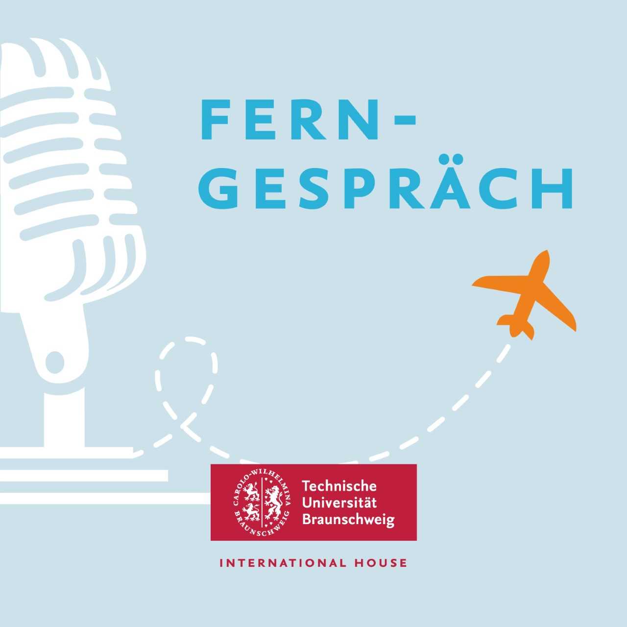 Podcastcover, Grafik hellblau, weißes Podcastmikrofon und kleines Flugzeug-Icon