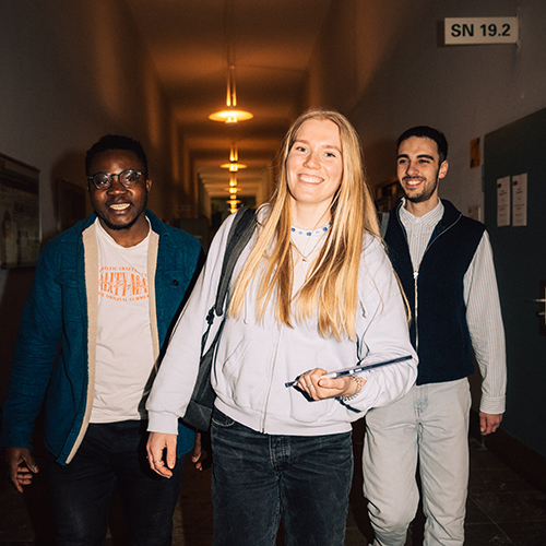 3 Studierende 