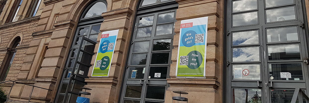 Banner am Altgebäude 