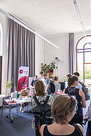Großer Andrang bei der Signierstunde von Astronautin Rabea Rogge im Changemaker Café