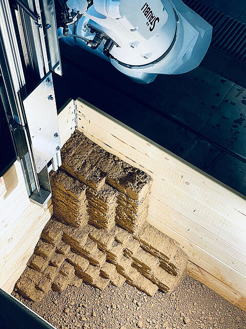 Selective Robotic Rammed-Earth (sRRE)