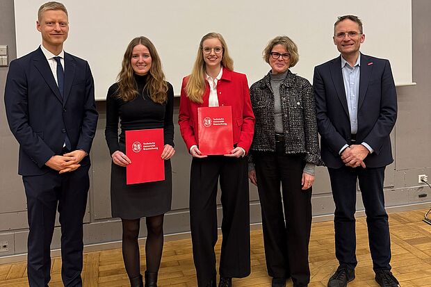 Prof. Ralf Jänicke, Hannah Hellmann, Caroline Siebert, Prof. Antje Schwalb und Prof. Markus Gerke