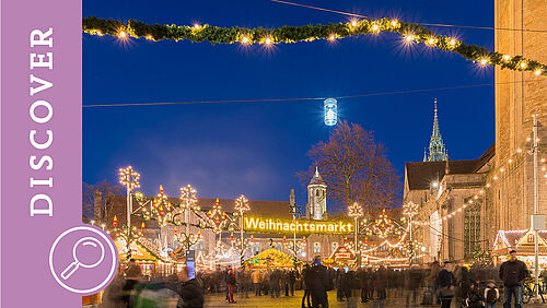 Nachtansicht des hellen Weihnachtsmarktes in Braunschweig
