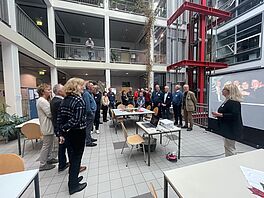 Seitenansicht Gruppe Ehemalige der Informatik des Jahrgangs 1975