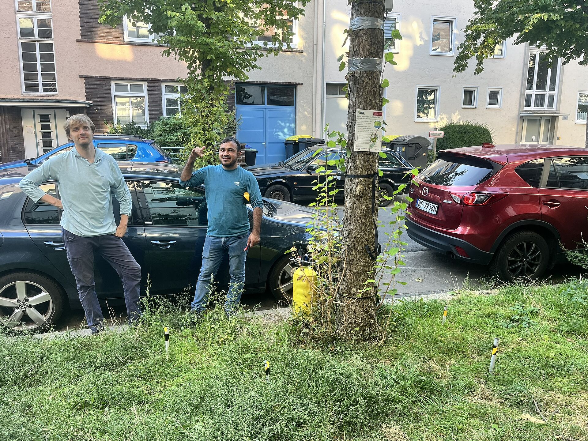 Doktoranden Alberto Iraheta und Malkin Gerchow nach der erfolgreichen Applikation an allen Standorten