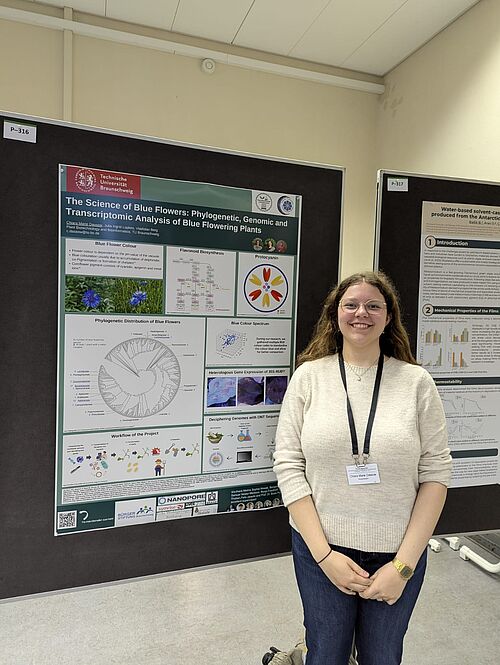 Chiara präsentiert Poster auf der BotanikTagung2024