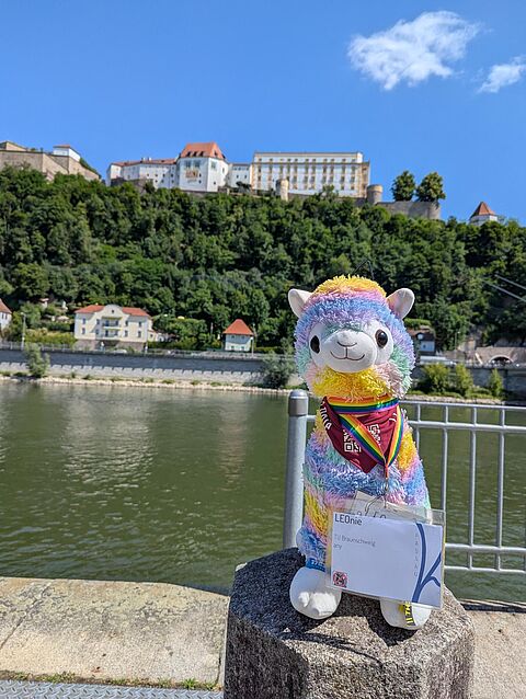 LEOnie Ziel der Wanderung im Hintergrund
