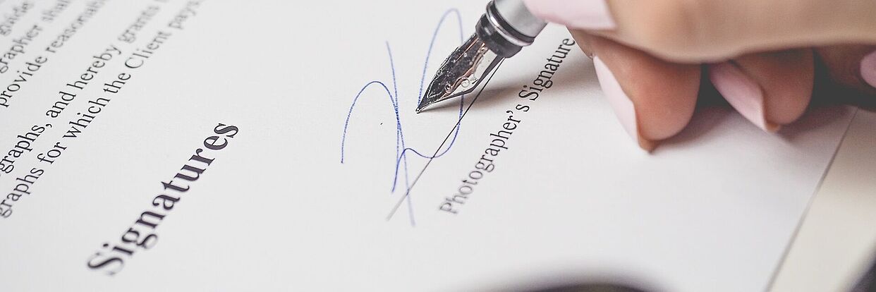 MaxPixel.net-Signature-Sign-Pen-Penmanship-Document-Work-2561217 