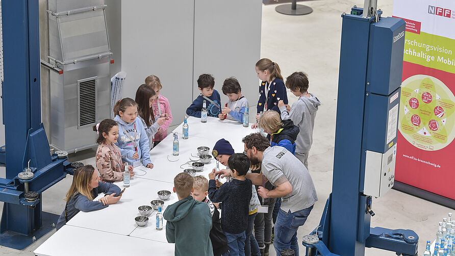 Erkundunsgtour durch das NFF: Comeniusschule war am 18. April 2023 zu Gast