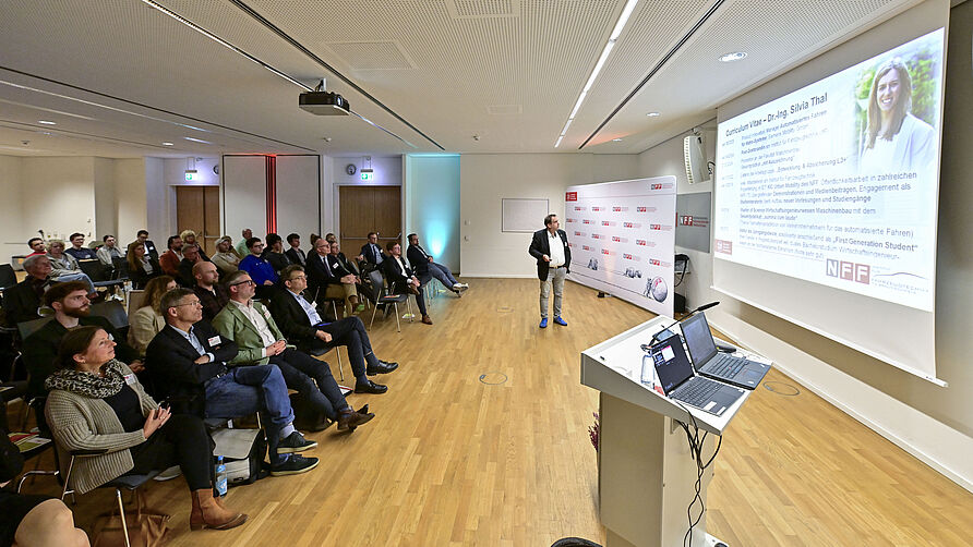 Verlehung des 6. NFF-Doktorandenpreis am 11.1.2025 in Braunschweig: Laudadtio von Prof. Roman Henze