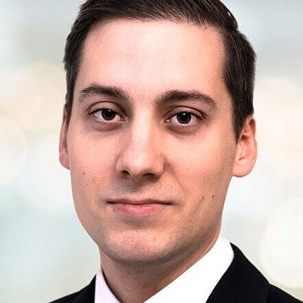 Das Portraitfoto zeigt den Alumnus Sören Harms