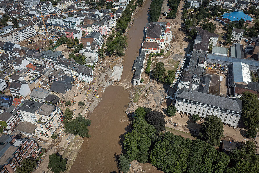 Die Stadt Bad Neuenahr-Ahrweiler im Ahrtal nach der Flut 2021.