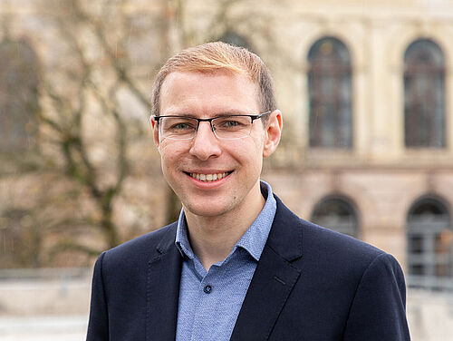  Prof. Thomas Kämpfe