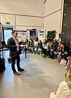 Dr. Heiko Schwarz introduces the IFAS to the students