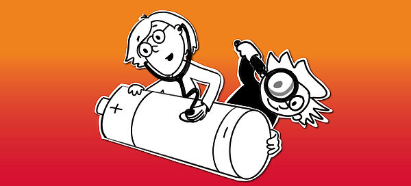 Kinder untersuchen eine Batterie