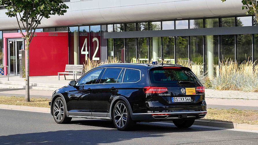 Testfahrt autonomes Fahren OB Kornblum TU-Präsidentin Ittel