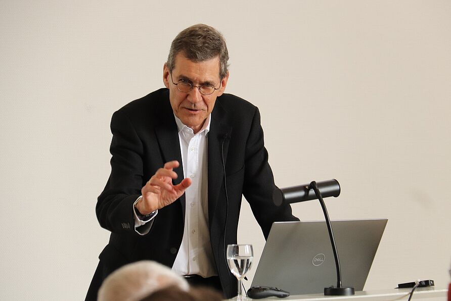 Prof. Cord-Christian Rossow vom DLR, Braunschweig, berichtete über "Computational Fluid Dynamics - From Obscure Toy to Industrial Tool"