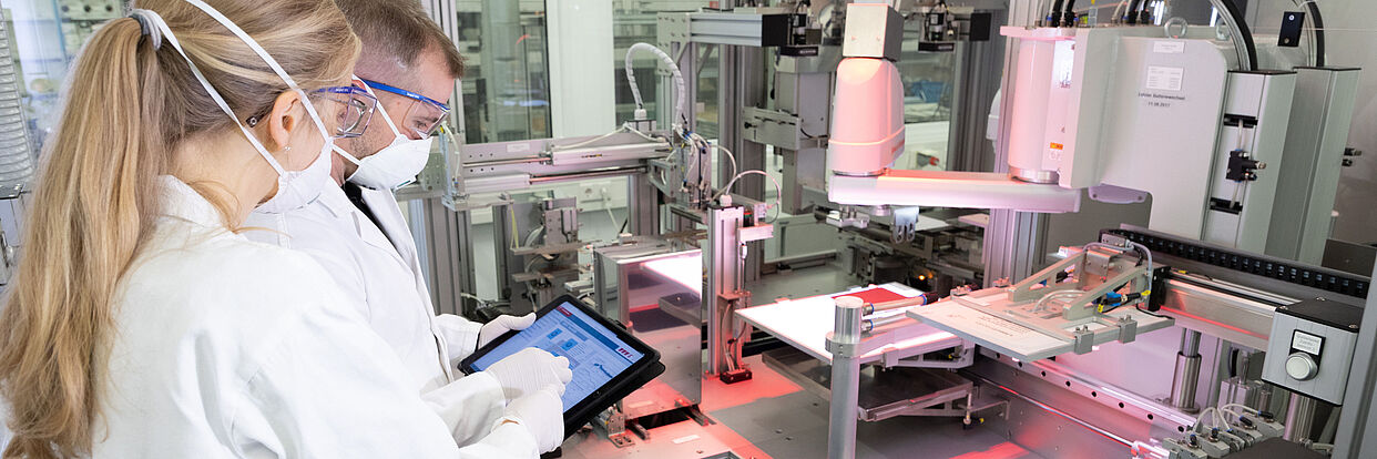 Kontaktieren_Stapeln_Tiefziehen 