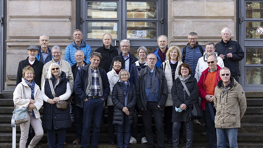 30 Ehemaligen des Erstsemesterjahrgangs WS1975/76
