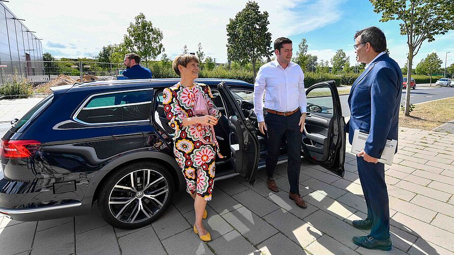 Testfahrt autonomes Fahren OB Kornblum TU-Präsidentin Ittel