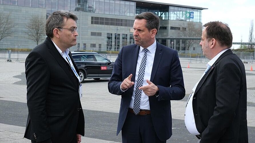 NFF demonstrierte fahrerloses Fahren auf der auf der Hannover Messe 2023