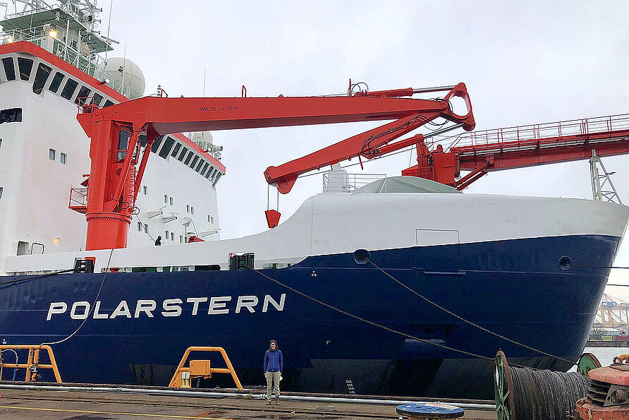 In Bremerhaven konnte Dr. Marta Pérez Rodríguez bereits einen Blick auf das Forschungsschiff werfen. Jetzt startet sie mit der "Polarstern" von Kapstadt aus Richtung Südatlantik.