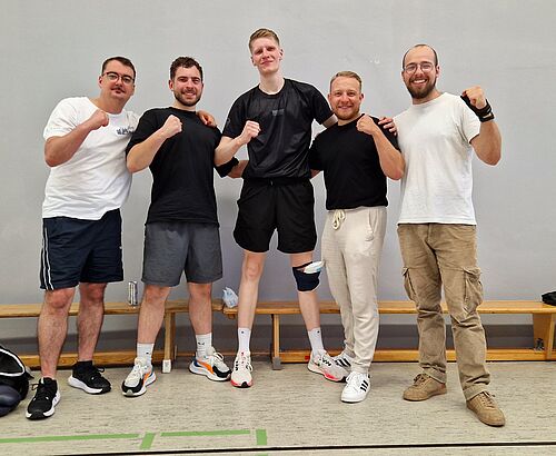 Gruppenbild adh-Trophy 2026 (von links nach rechts: [Andreas Bär, Max Mavrin, Christopher Generotzky, Andreas Laufer, Dorian Röhring])