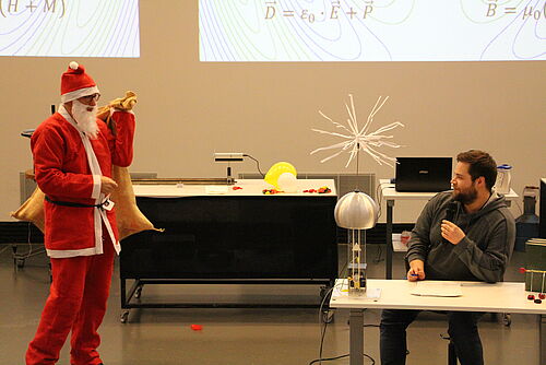 Weihnachtsmann (Andreas Hördt) und Dennis Kreith