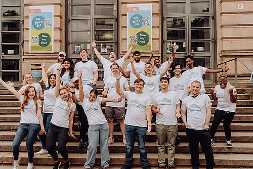 The participants of the Summer School cheering in front of the old building of the TU Braunschweig.