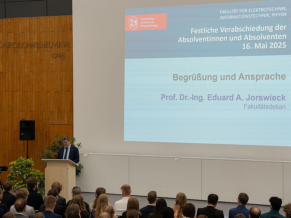 Begrüßung durch den Dekan der FK EITP