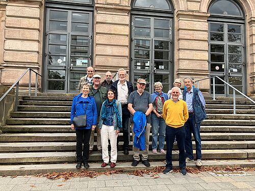 Ehemaligentreffen der Geodäsie vor dem Altgebäude der TU Braunschweig