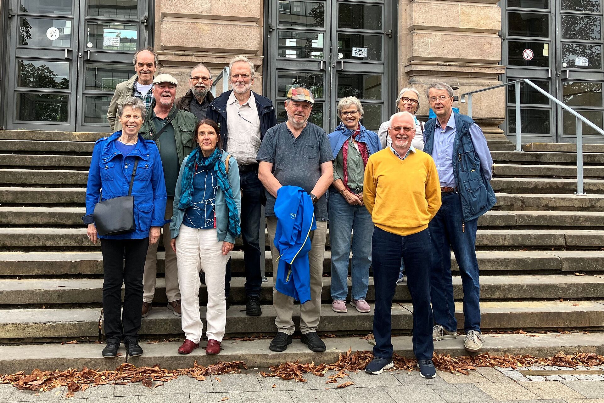 Ehemaligentreffen der Geodäsie vor dem Altgebäude der TU Braunschweig