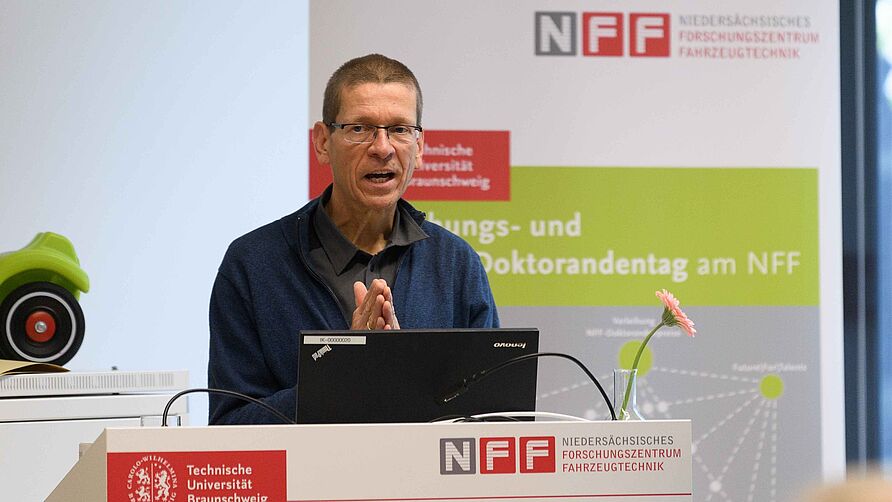 Impulsreferent Prof. Korte während der NFF-Doktorandenpreisverleihung 2022 im NFF