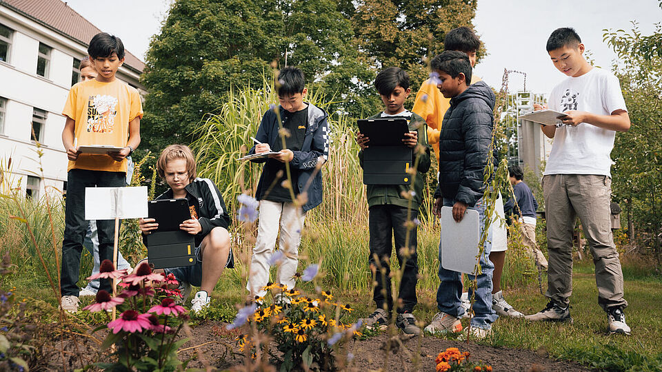 Ipad im Schulgarten