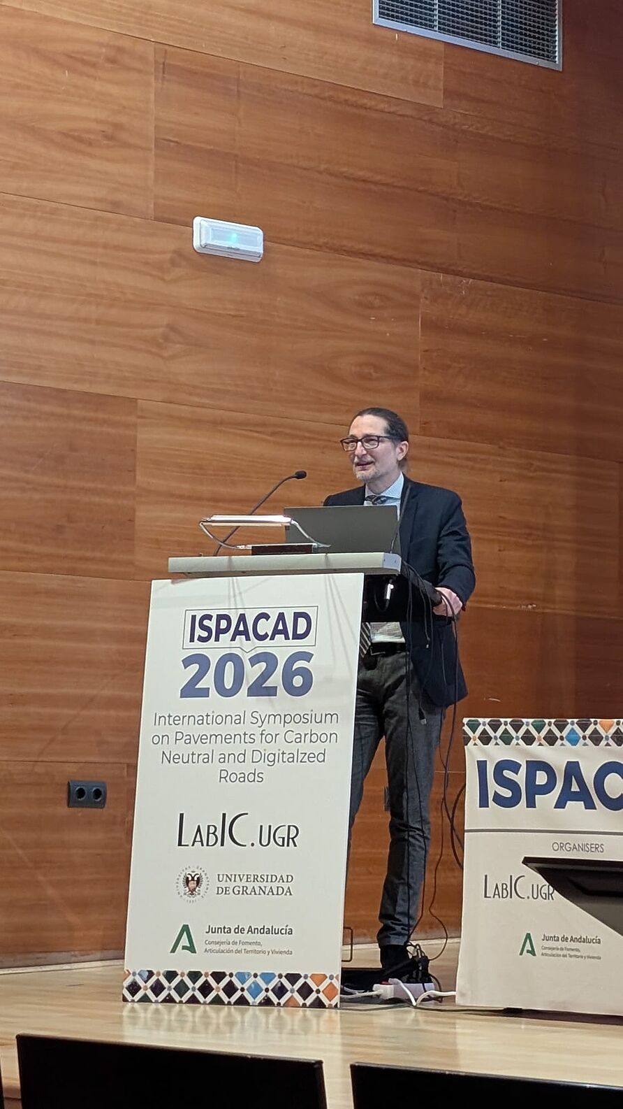 Nahaufnahme Prof. Wistuba während Vortrag