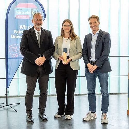 Prof. Christof Backhaus und Bettina Herz gemeinsam mit TU-Vizepräsident Prof. Manfred Krafczyk.